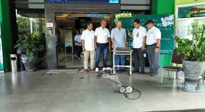 Direktur Ahyar M. Diah, Ph.D Tekan Tombol Alarm Sebagai Pertanda Ujian Seleksi Mandiri Konsorsium Politeknik Negeri 2025 Telah di Mulai di Kampus POLNES