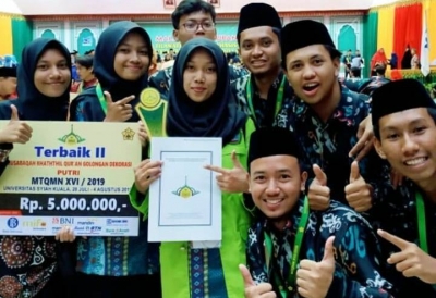 Mahasiswi POLNES Raih Peringkat Terbaik II Cabang Kaligrafi Dekorasi dalam Kejuaraan Musabaqah Tilawatil Qur’an Mahasiswa Tingkat Nasional (MTQMN) XVI tahun 2019